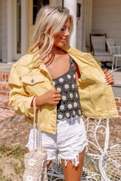 The Cyrus Denim Jacket -Chic Essence 2203087951000 2022032511121400 a7d29e52the cyrus denim jacket