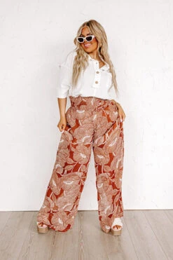 Boat Weekend High Waist Floral Pants In Brown Curves -Chic Essence 2203318820000 2023043012353400 e425714bboat weekend high waist floral pants in brown curves