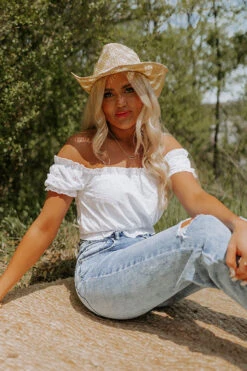 Falling Head Over Heels Eyelet Top -Chic Essence 2204223638000 2022050311120300 18d319a0style melody express sample 8