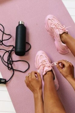 The Gerri Sneaker In Pink -Chic Essence 2205025286000 2022050912222100 fe4b9696express shoe sample 1
