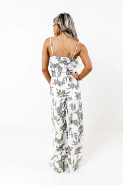 Miami Skyline High Waist Linen-Blend Pants -Chic Essence 2205066474000 2023022808525600 3bdcf150miami skyline high waist linen blend pants