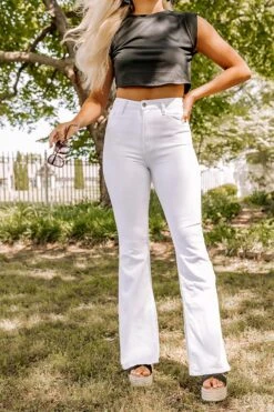 Front Page -Chic Essence 2205097657000 2022051712132400 96e8a1f2cello jeans express sample 3