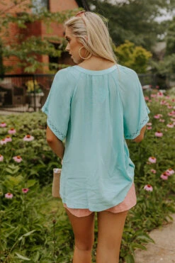 Closest To Me Embroidered Shift Top -Chic Essence 2206207276000 2022070711080100 17755d0eclosest to me embroidered shift top