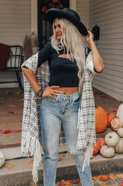 Daily Affirmations Poncho -Chic Essence 2208241279000 2022092109253500 991e8989daily affirmations poncho