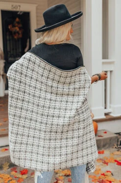 Daily Affirmations Poncho -Chic Essence 2208241279000 2022092109253500 fa941f3ddaily affirmations poncho