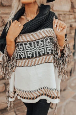 Smooth Terrain Fringe Poncho -Chic Essence 2208242120000 2022091214262700 0833c1absmooth terrain fringe poncho