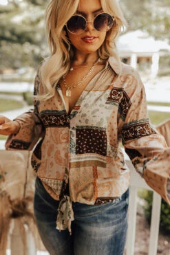 Fashion Week Color Block Top Curves 13 Fashion Week Color Block Top Curves -Chic Essence 2208312084000 2022092207531500 f97cde69fashion week color block top curves