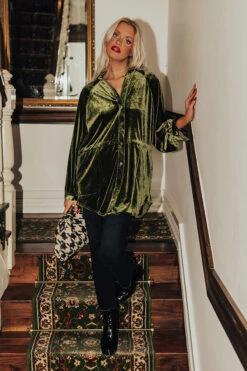 Front Page -Chic Essence 2209136197000 2022110711261400 ea45d3ffapple cider sips velvet top in olive