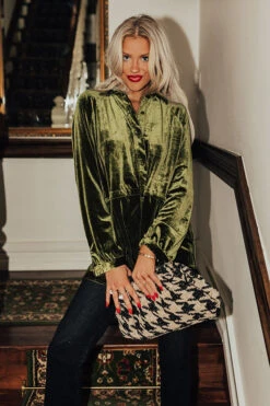 Front Page 22 Apple Cider Sips Velvet Top In Olive