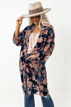 Velvet Happiness Overlay -Chic Essence 2210046955000 2022102008170300 34fd5b5avelvet happiness overlay