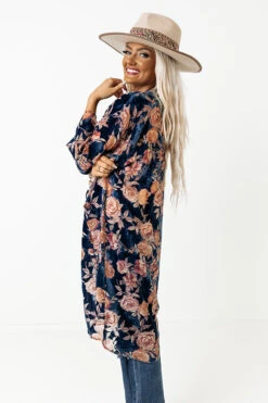 Velvet Happiness Overlay -Chic Essence 2210046955000 2022102008170300 c93dcec3velvet happiness overlay