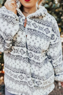 Bring The Cocoa Sherpa Pullover Curves 11 Bring The Cocoa Sherpa Pullover Curves -Chic Essence 2210123648000 2022102809594900 9ded4a24bring the cocoa sherpa pullover curves