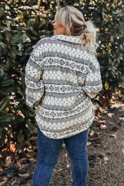 Bring The Cocoa Sherpa Pullover Curves 13 Bring The Cocoa Sherpa Pullover Curves -Chic Essence 2210123648000 2022102809594900 c50a5d22bring the cocoa sherpa pullover curves