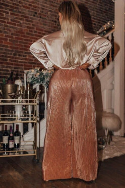 Endless Nights Pleated Pants In Rose Gold Curves 10 Endless Nights Pleated Pants In Rose Gold Curves -Chic Essence 2211086846000 2022112109185200 0a22e1b0endless nights pleated pants in rose gold curves