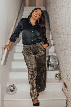 Endless Nights Pleated Pants In Gold Curves -Chic Essence 2211089250000 2022121409343700 12e4505fendless nights pleated pants in gold curves