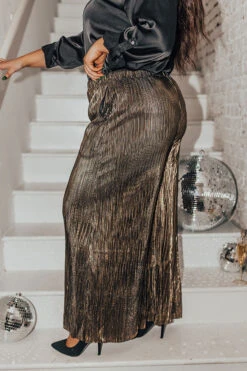Endless Nights Pleated Pants In Gold Curves -Chic Essence 2211089250000 2022121409343700 7eb74584endless nights pleated pants in gold curves