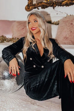 Mistletoe And Magic Velvet Blazer 9 Mistletoe And Magic Velvet Blazer -Chic Essence 2211149867000 2022111714463900 fe28786amistletoe and magic velvet blazer