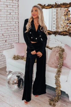 Mistletoe And Magic Velvet Blazer 11 Mistletoe And Magic Velvet Blazer -Chic Essence 2211149867000 2022111714464600 c7086e24mistletoe and magic velvet blazer