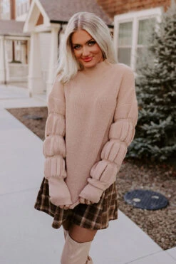 Flurries On Repeat Sweater -Chic Essence 2211174593000 2022120113470100 05d39db2flurries on repeat sweater