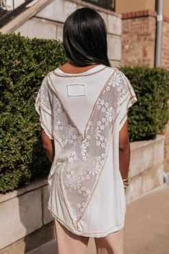 Charming Cityscape Lace Top In Ivory -Chic Essence 2303091082000 2023032109171900 d2d85455pol express sample 2