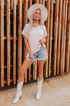 Charming Cityscape Lace Top In Peach -Chic Essence 2303092257000 2023032408102800 612a570apol express sample 1