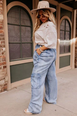 Cozumel Adventures High Waist Trousers Curves -Chic Essence 2303099987000 2023032409313700 99a96552cozumel adventures high waist trousers curves