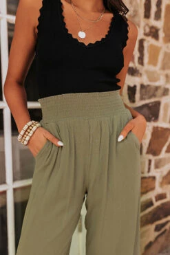 Urban Wonders High Waist Pants In Sage -Chic Essence 2303132647000 2023032210060900 02cf88f4urban wonders high waist pants in sage