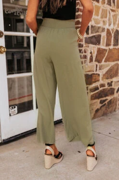 Urban Wonders High Waist Pants In Sage -Chic Essence 2303132647000 2023032210061100 00e742a0urban wonders high waist pants in sage