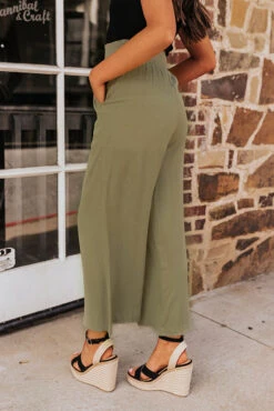 Urban Wonders High Waist Pants In Sage -Chic Essence 2303132647000 2023032210061100 9570e074urban wonders high waist pants in sage