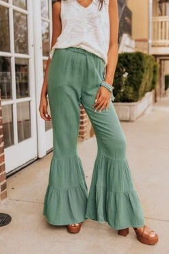 Front Page -Chic Essence 2303135739000 2023032213100300 1e361cb6stop the show high waist pants