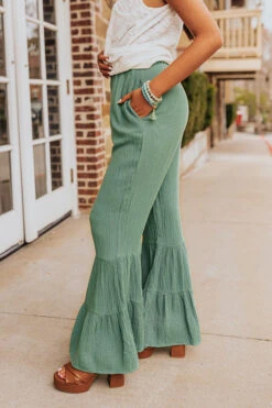 Stop The Show High Waist Pants -Chic Essence 2303135739000 2023032213100300 a23676castop the show high waist pants