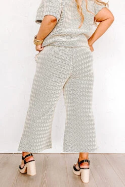 A-Lister Status High Waist Trousers Curves 10 A-Lister Status High Waist Trousers Curves -Chic Essence 2304126585000 2023042511285300 56594ee5a lister status high waist trousers curves