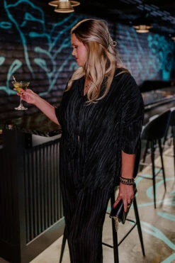 Graceful Appearance Pleated Button Up In Black Curves -Chic Essence 2306136776000 2023062710042500 044c691dgraceful appearance pleated button up in black curves