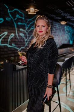 Graceful Appearance Pleated Button Up In Black Curves